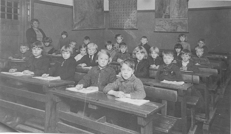 Fil:ØstreSkole,1932.jpg